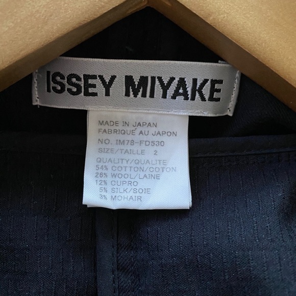 Issey Miyake faux shearling-trimmed cropped jacket - Picture 11 of 15